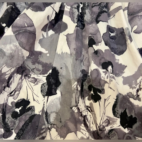 Express Design Studio Medium black gray and white floral skirt - Picture 6 of 8